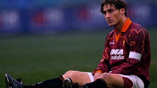 TIẾT LỘ: Totti từng suýt khoác áo AC Milan